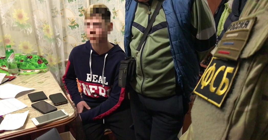 ФСБ задержала двух подростков, готовивших теракты в образовательных учреждениях Керчи