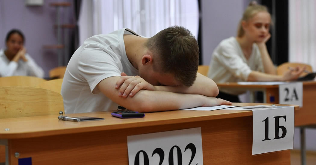 Больше половины россиян выступили против ЕГЭ в школах